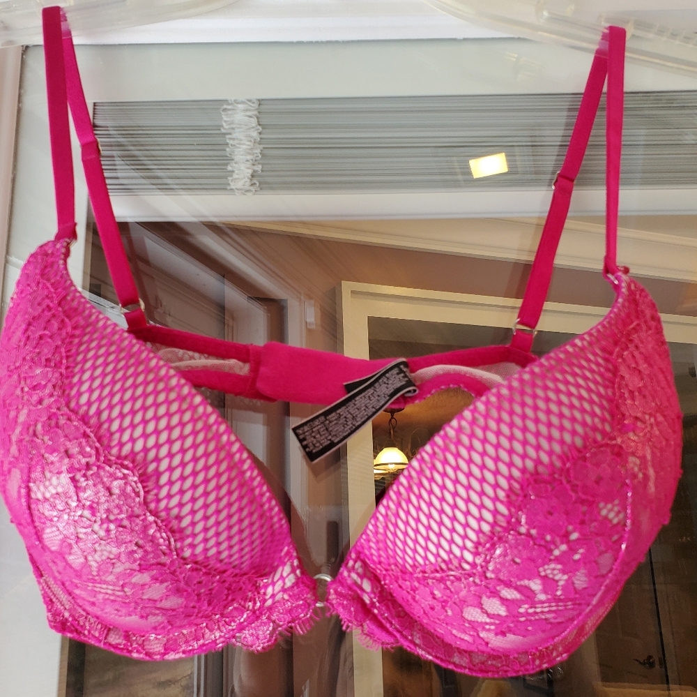 Victoria's Secret Very sexy push up, 32D.